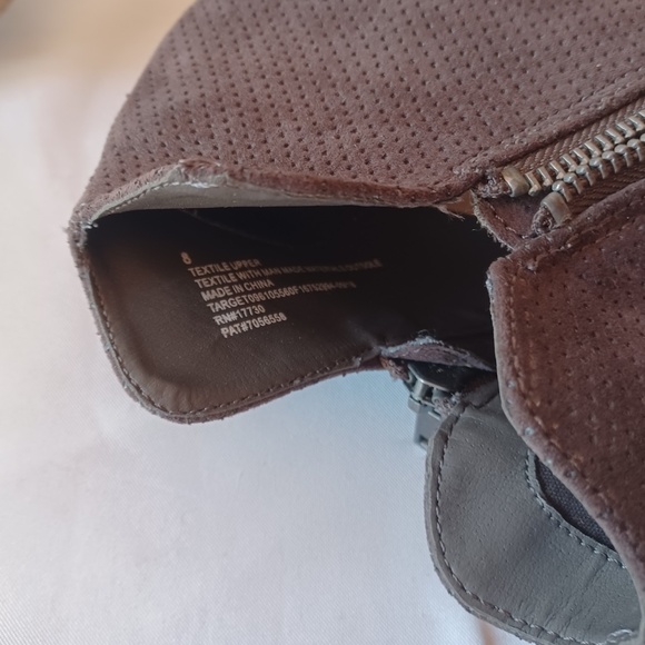 Universal Threads Dark Brown Faux Suede Perforated Ankle Boots Booties Size 8 - Picture 7 of 7